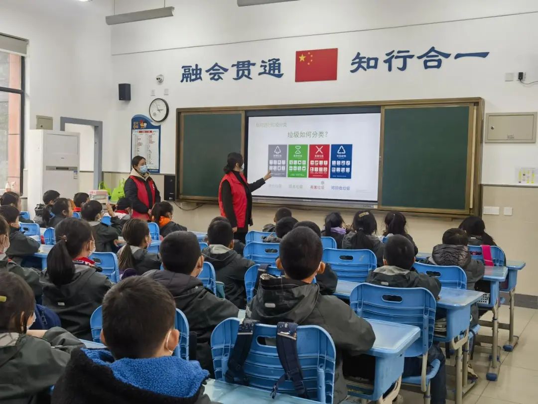 華展貓先生，垃圾分類項(xiàng)目活動(dòng)現(xiàn)場(chǎng)，智能垃圾分類廠家.jpg