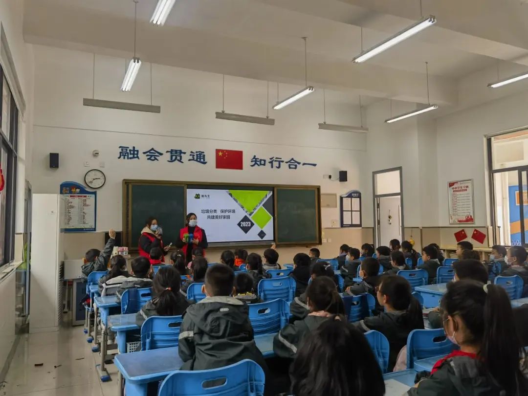 華展貓先生，垃圾分類項(xiàng)目活動(dòng)現(xiàn)場(chǎng)，智能垃圾分類廠家.jpg